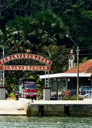 196 Narapidana